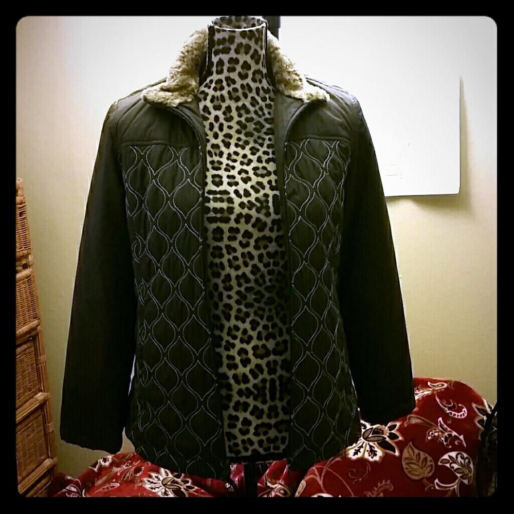 NWOT - ATHLETA Gray warm and cozy puffer jacket